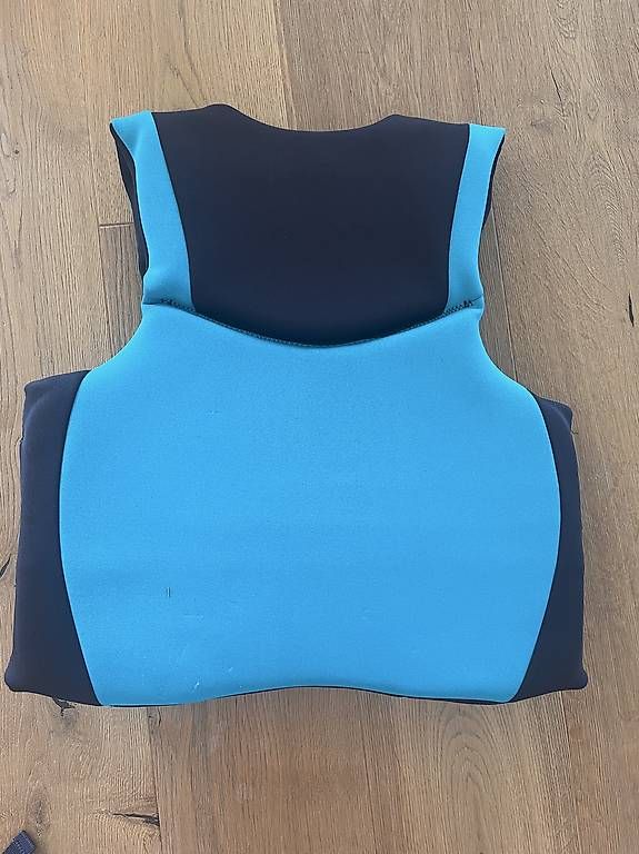 Schwimmwesten: Schwimmweste Grösse M – Gebraucht aus Bözen von smi_b5rt 1
