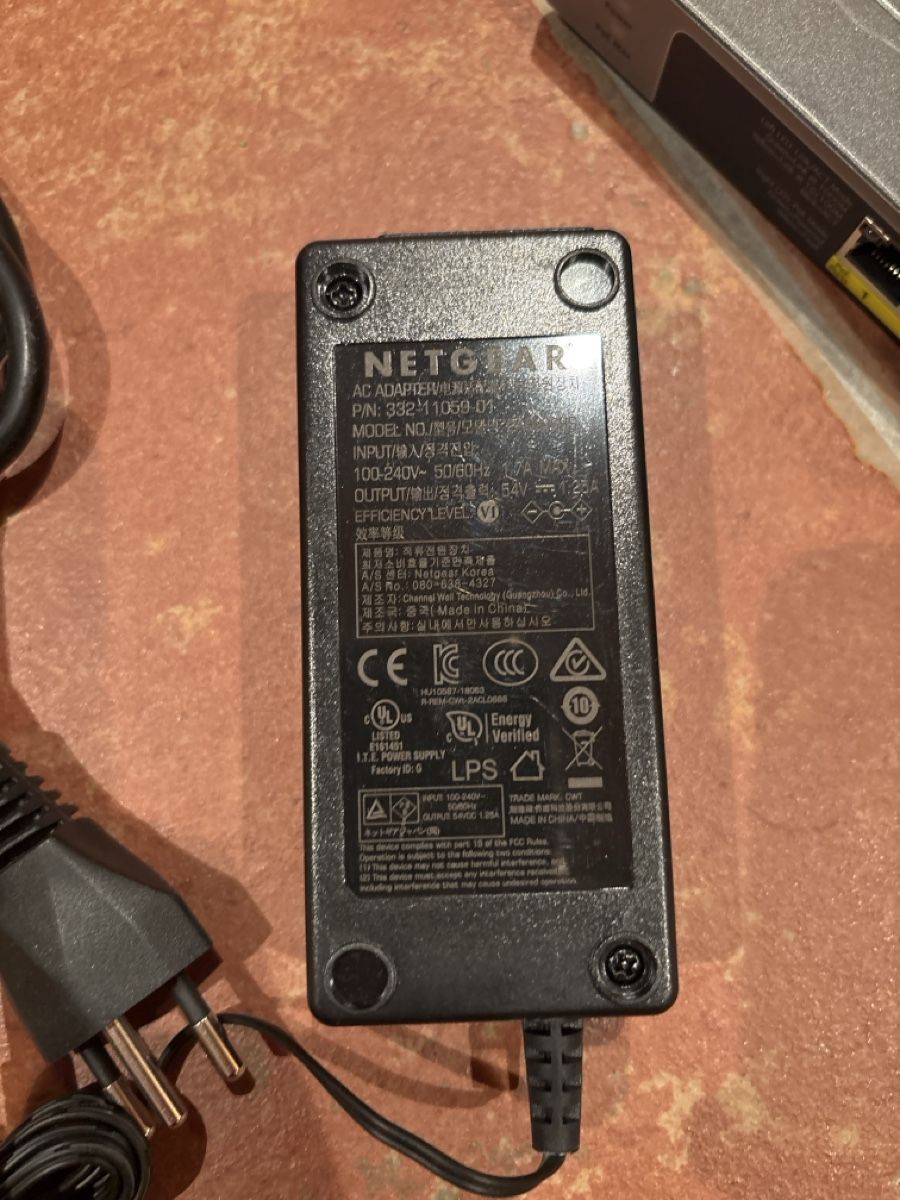 Netgear Modem & Router: NETGEAR Unmanaged Switch 8-port PoE – Usato da Waldstatt venduto da Imaginary 3