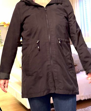 Damen Parka schwarz mit Kapuze top Zustand selten gebraucht