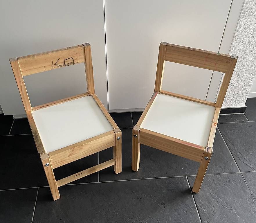 Ikea Tavoli: Kindertisch mit extra Ablagefläche (abnehmbar) & 2 Stühlen – Usato da Gachnang venduto da ch.m 2