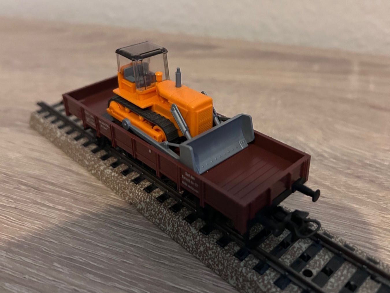 Märklin Modelleisenbahnen: Märklin 4424 Güterwagen mit Bagger – Gebraucht aus Goldach von Manyro55 2
