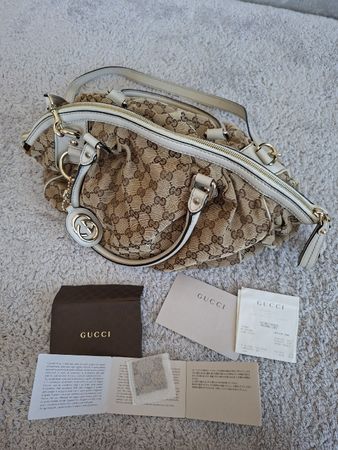 Sac à main Gucci Sukey en toile GG Supreme et cuir blanc – 
