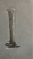 Elegante Glasvase mit filigranem Blumenmuster, Vintage Look
