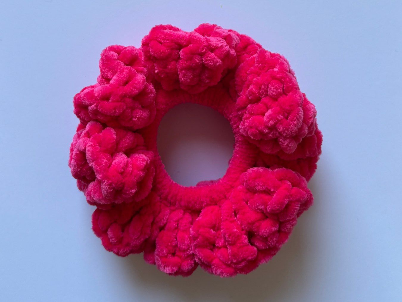 Accessori per capelli: Handmade Crochet Scrunchie – Nuovo (secondo la descrizione) da Bellinzona venduto da bur_bg9l