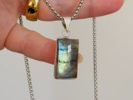 Fashionable labradorite necklace