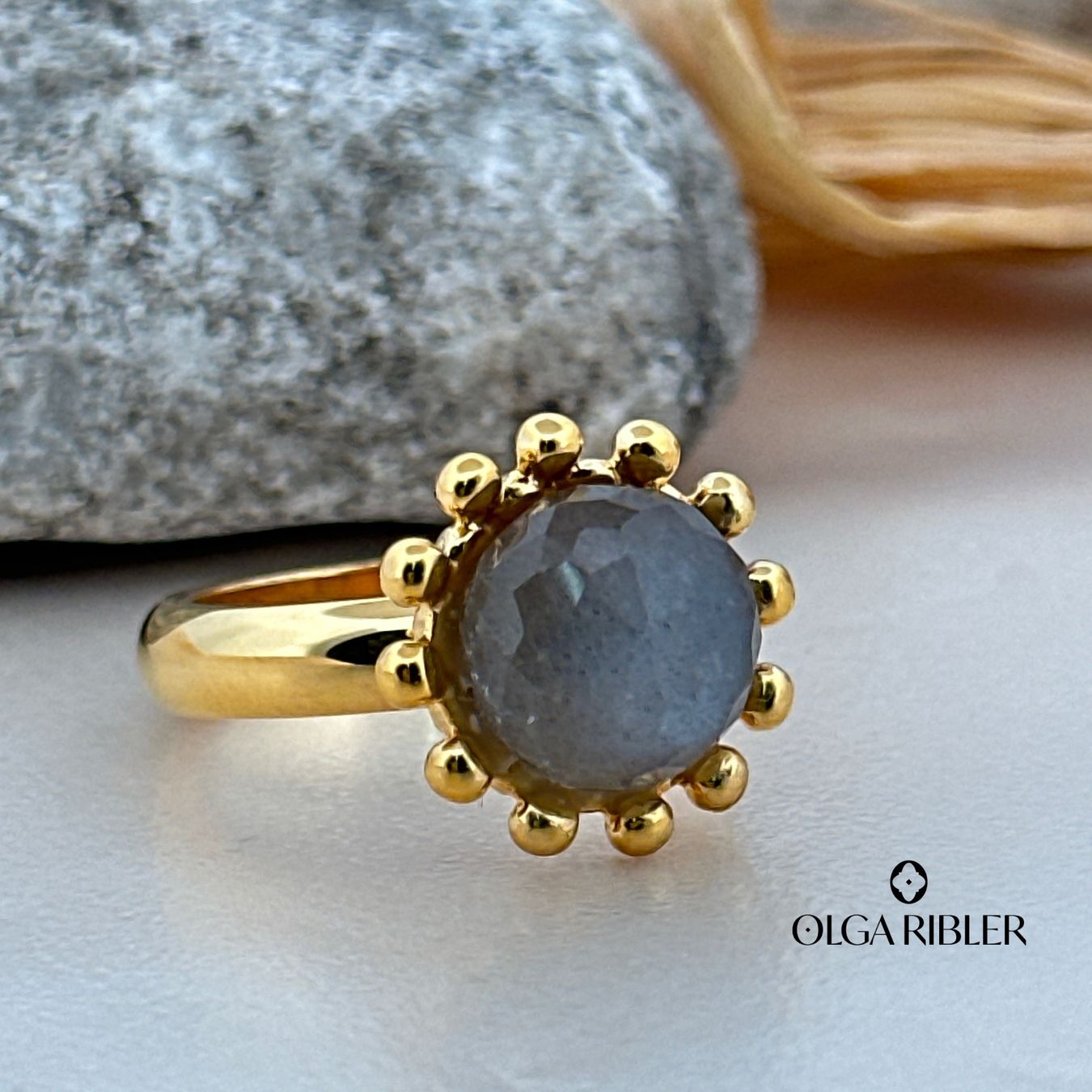 Olga Ribler Anelli: Edelstahlring mit grauem Mondstein, Gr. 52 – Nuovo (secondo la descrizione) da Luzern venduto da MonikaS03 3