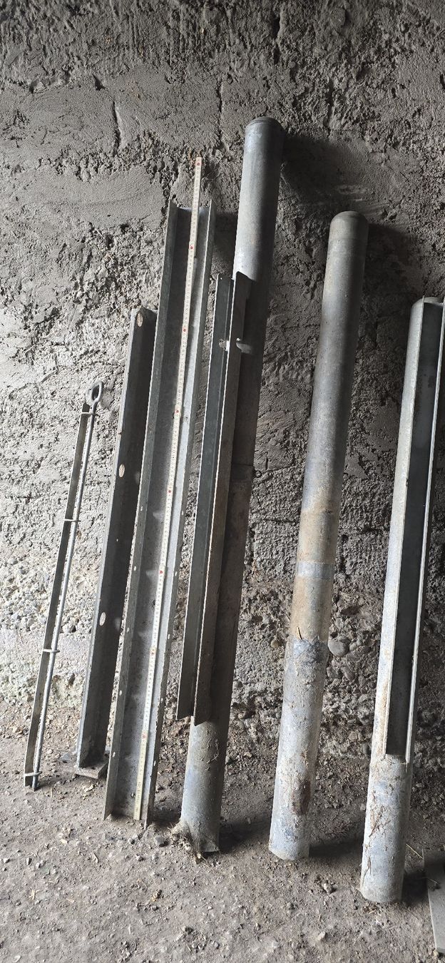 Wandhalterungen: Metallpfosten – Gebraucht aus Lommis von FastFurious 2