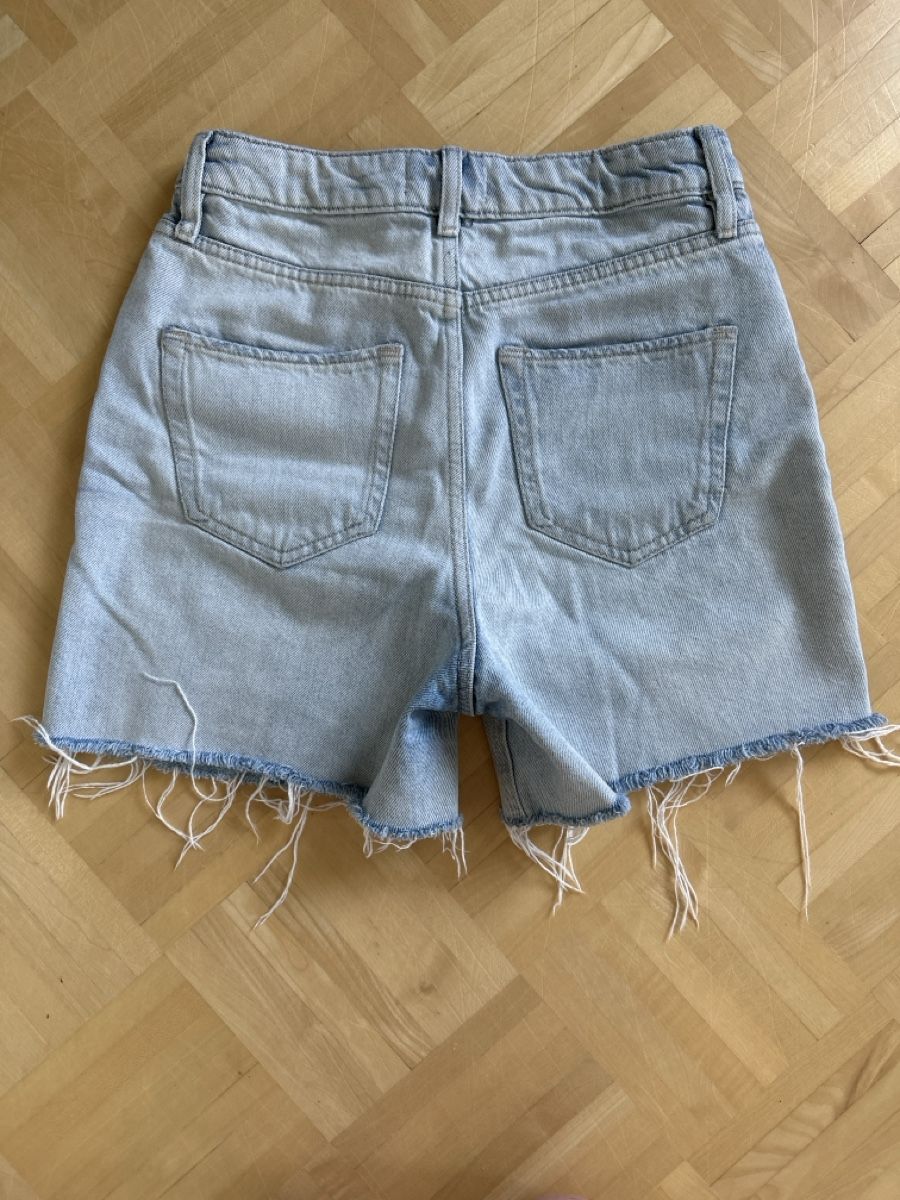 Jeans: Sommer-Jeansshorts Gr. 36 – Usato da St. Gallen venduto da Niky2609 1