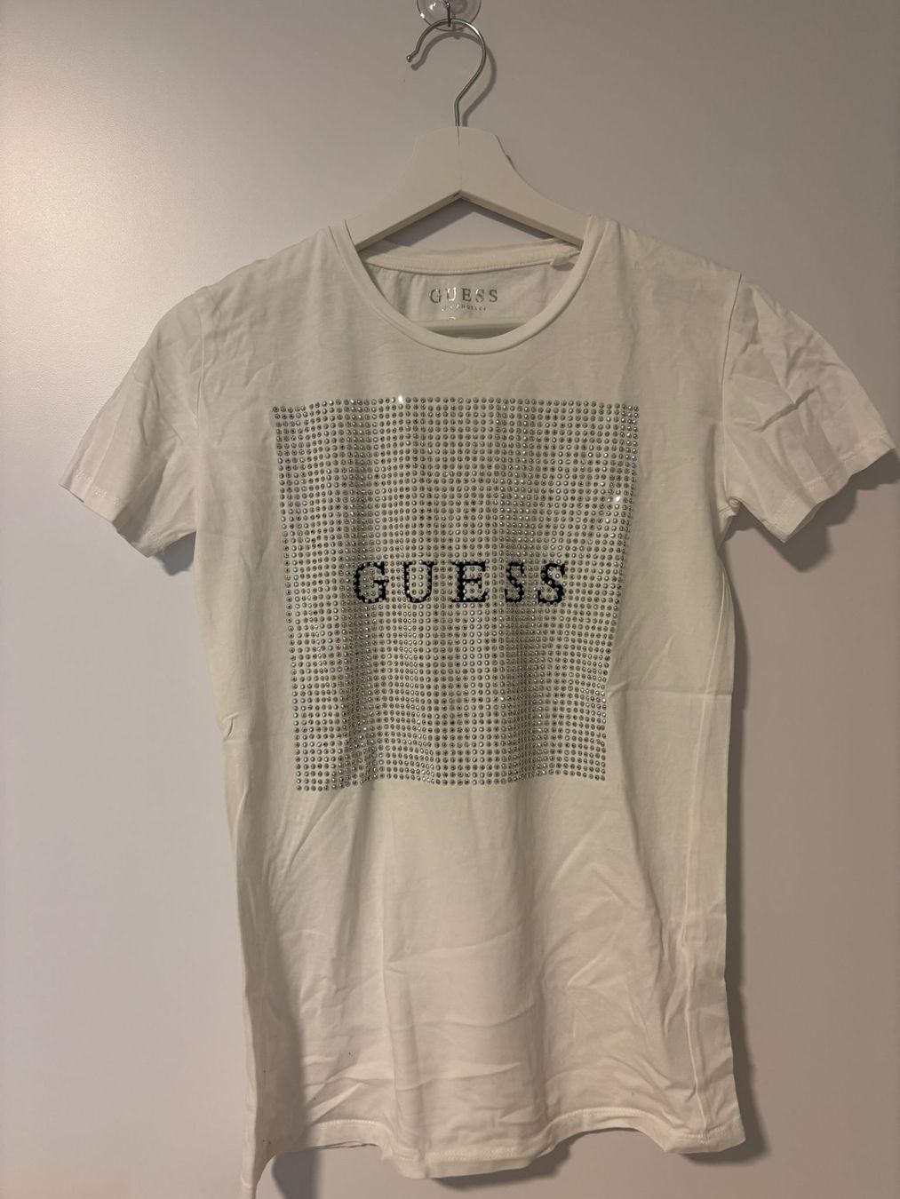 Guess T-shirt: Guess T-Shirt – Usato da Bülach venduto da cf96