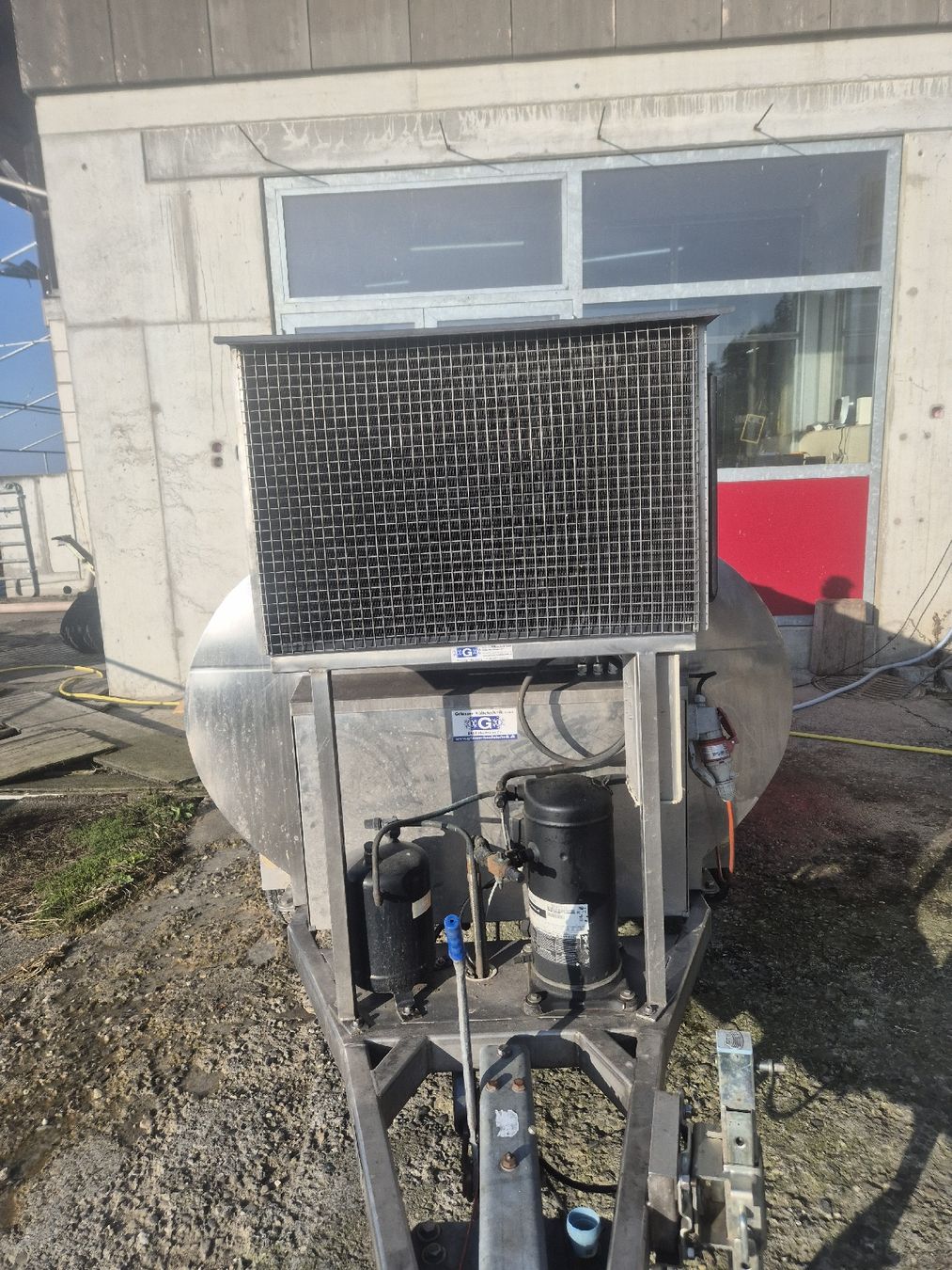 Tecnica di mungitura: Milchtank 2500l – Usato da Langendorf venduto da schilu02 1