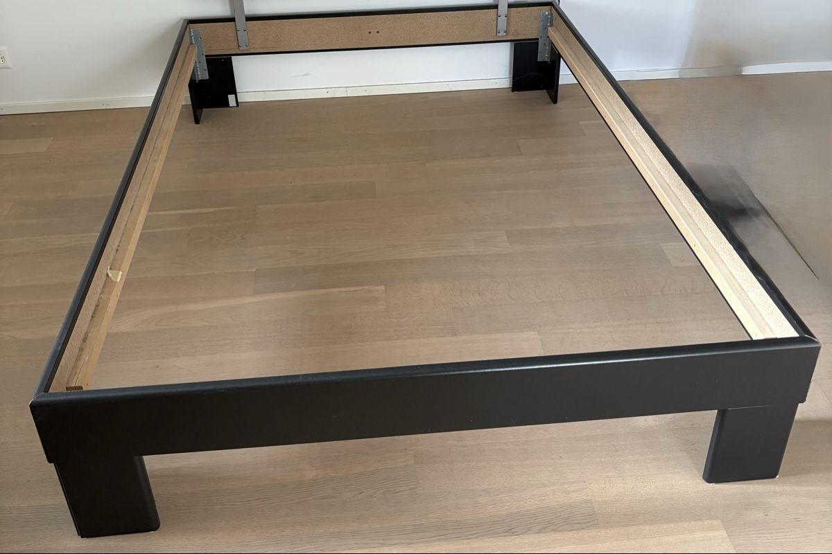Betten: Holz Bettrahmen mit Rollrost – Gebraucht aus Biel-Benken BL von bol_j5c2