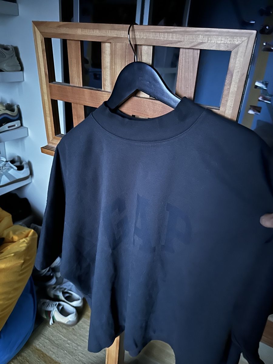 Gap T-shirt: Yeezy x GAP T-Shirt  – Usato da Villars-Burquin venduto da Iliasso 1