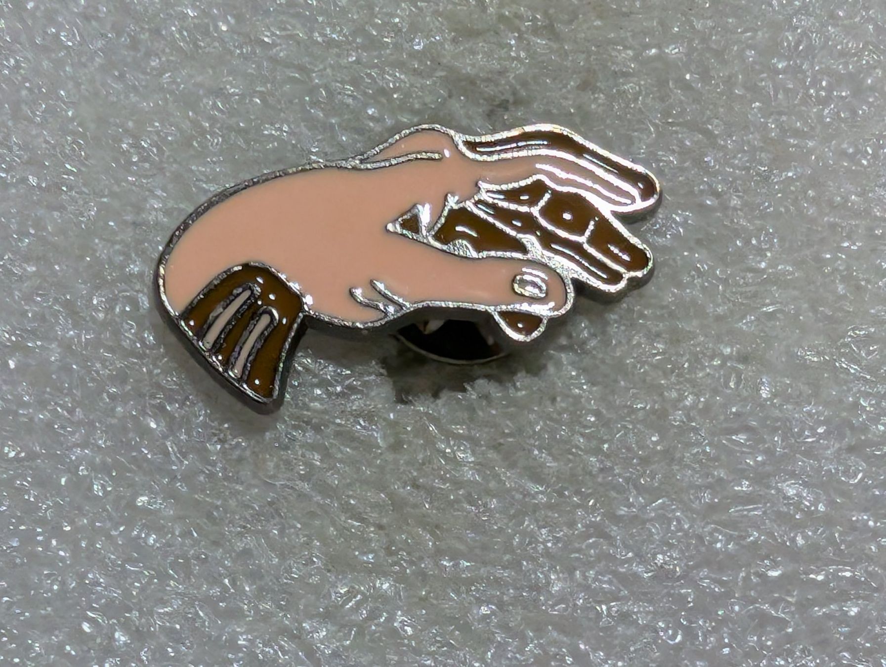 Placchette & Badge: Ansteckpin 106: Hand – Usato da Oppligen venduto da Pin-Fall-Shop