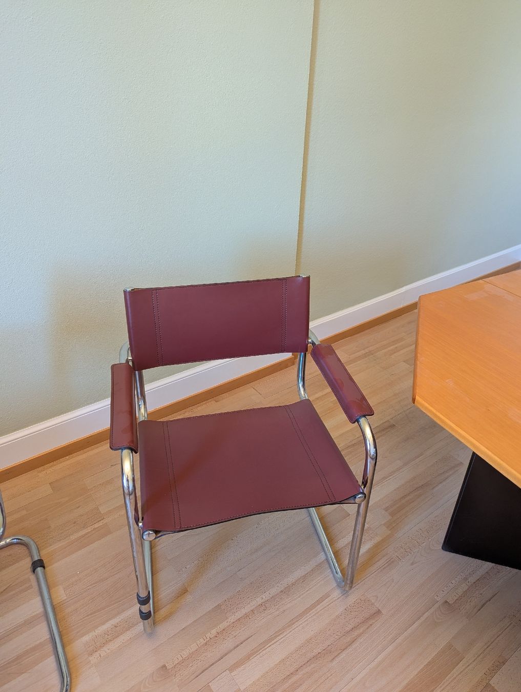 Set de table et chaises: Tisch und 4 Stühle  – D'occasion à St. Gallen par Leaj_spir 2