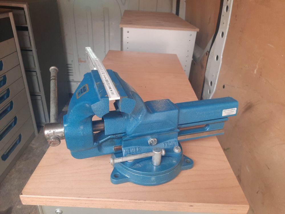 Silverline Schraubstock Mit Drehteller, 125 Mm Backenbreite, 360° Drehbar, Inkl. Amboss & Rohrbacken, 17.5 Kg