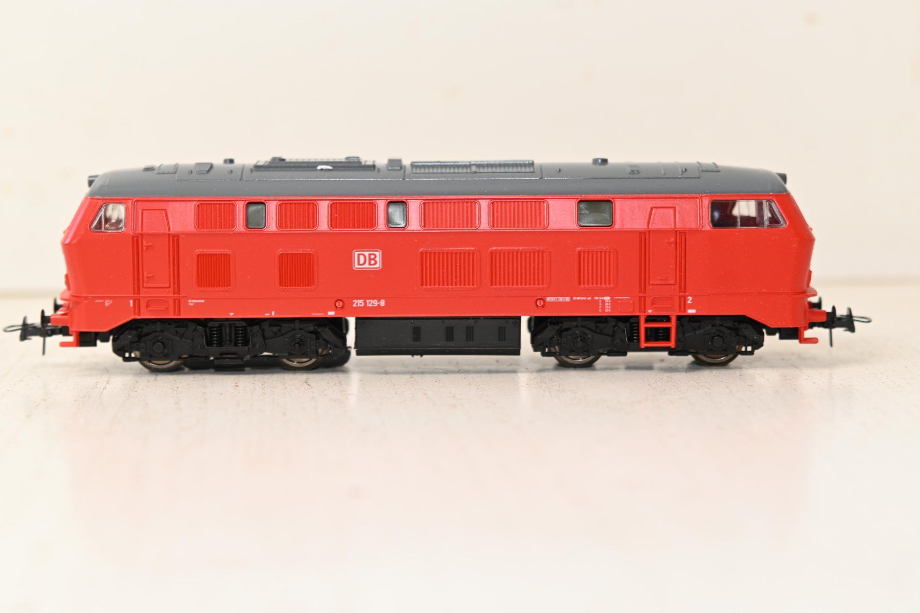 Roco Modelleisenbahnen: BR 215 Roco HO/AC Digital Adr 3 mit OVP – Gebraucht aus Laupen ZH von Zmoewe
