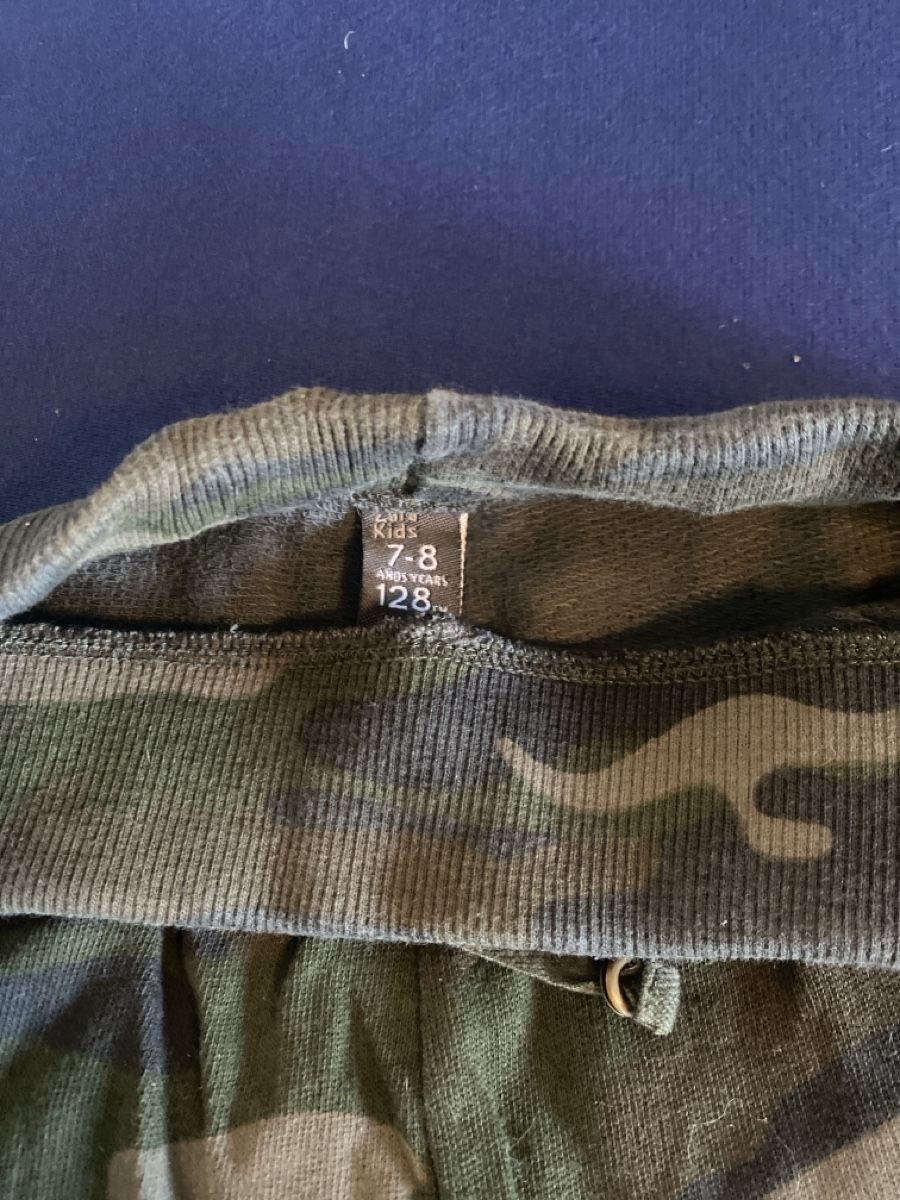 Zara Pantaloni: Trainerhose Camouflage, Grösse 128 – Usato da Zürich venduto da sar_7s87 1