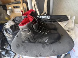 Motorradschuhe