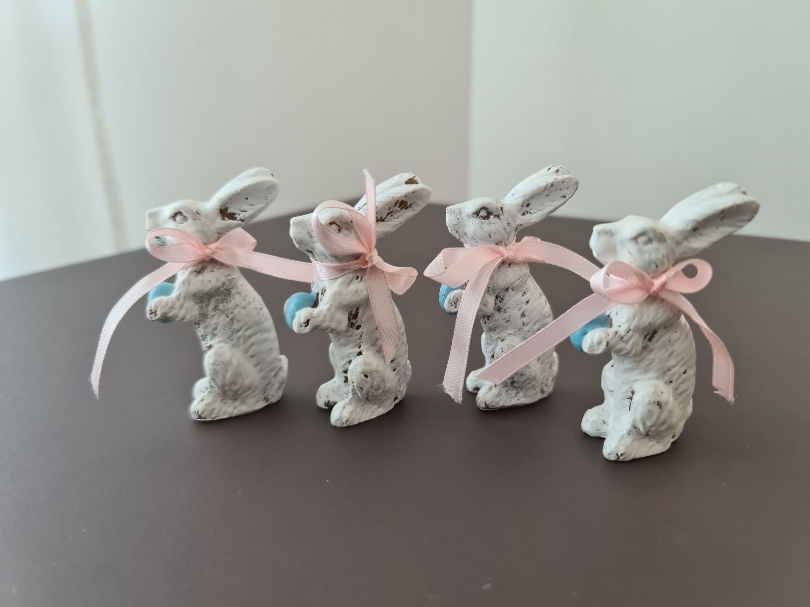 Tutte le decorazioni: Vier Osterhasenfiguren in Shabby-Chic Optik – Nuovo (secondo la descrizione) da Uster venduto da Cruleye 1
