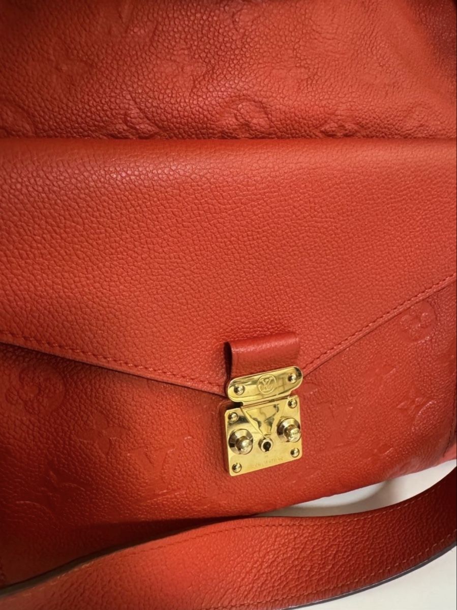 Louis Vuitton Borse da donna: LOUIS VUITTON METIS HOBO EMPREINTE ROT – Usato da Männedorf venduto da Jessiey 2