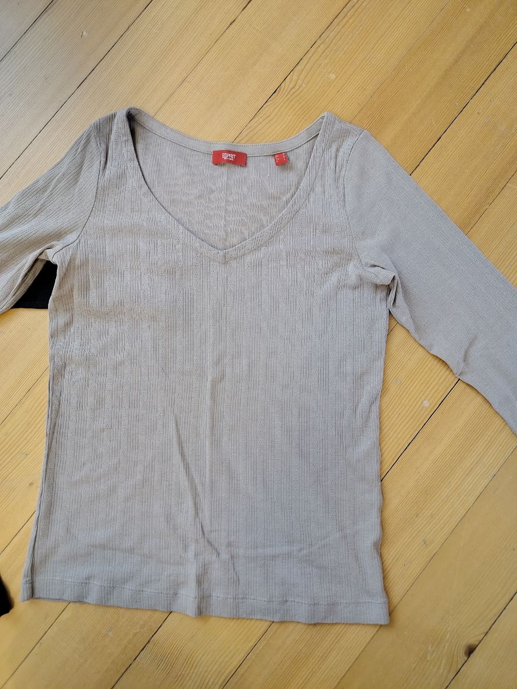 Esprit Pullover & Sweatshirts: Langarmshirt von Esprit Grösse M – Gebraucht aus Basel von ste_g9bv 1