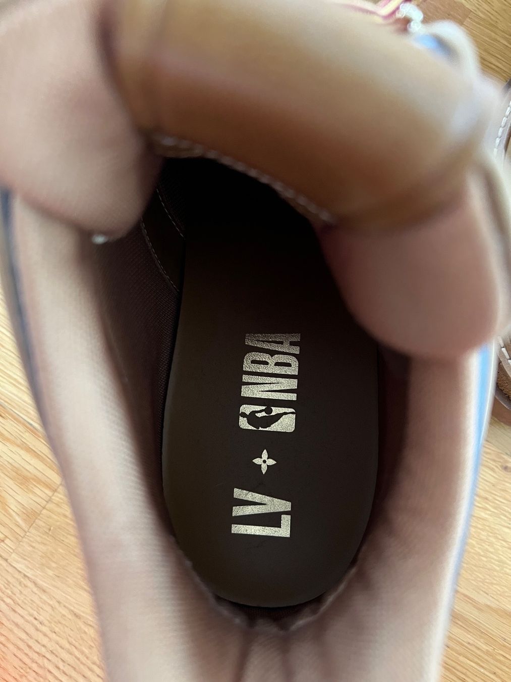 Louis Vuitton Scarpe da uomo: Louis Vuitton x NBA Oberkampf Ankle Boots – Nuovo (secondo la descrizione) da Steinmaur venduto da Kiki_m240 3