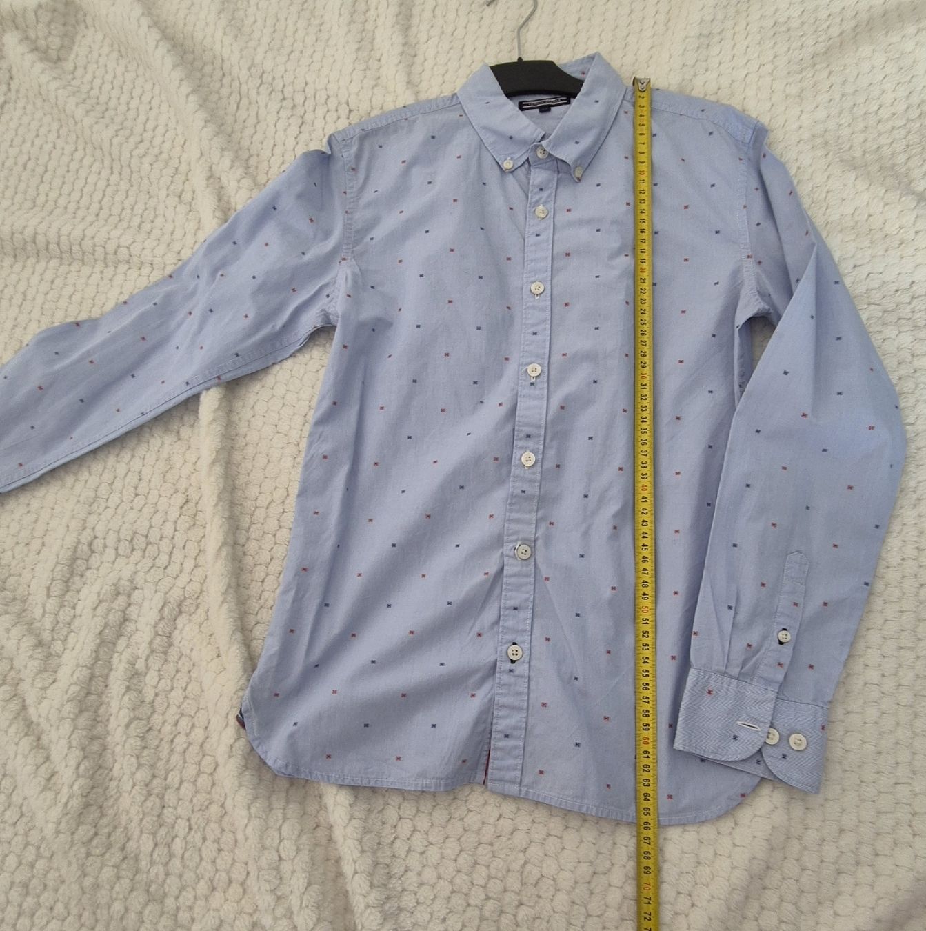 Tommy Hilfiger Blusen, T-Shirts & Tops: Hemdbluse Tommy Hilfiger hellblau Grösse 164 – Gebraucht aus Münchenstein von yes_l59n