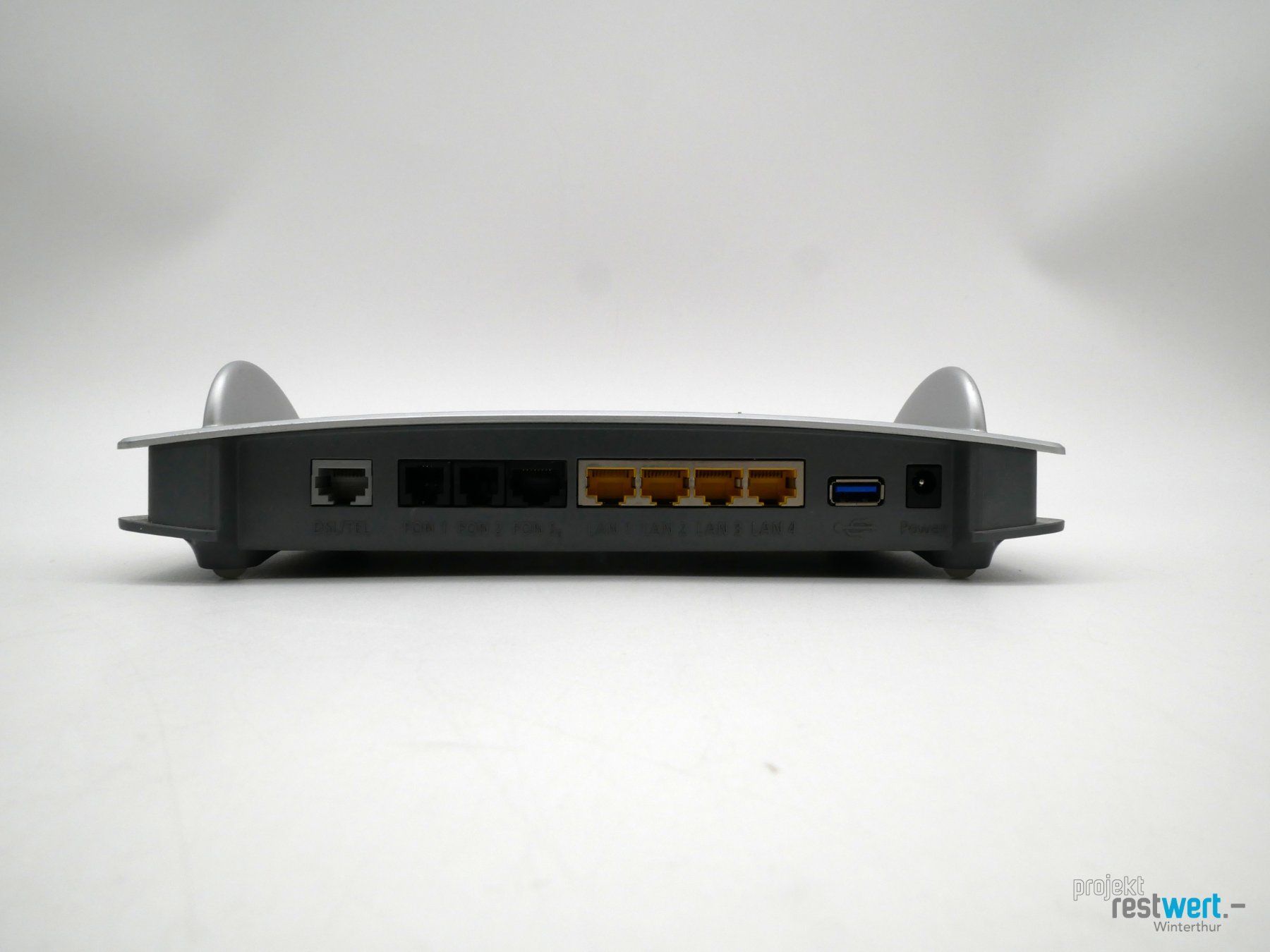 Fritz Modem & Router: FRITZ! Box 5490 Router grau rot – Usato da Winterthur venduto da Restwert_Winterthur 3