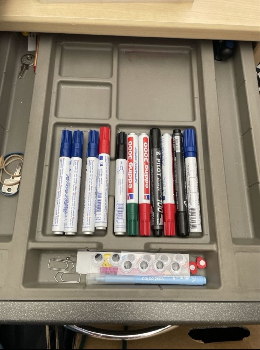 Eléments de bureau: GRATIS Rollcontainer Holzoptik mit 4Schubladen gebraucht – D'occasion à solothurn par Alice72 2
