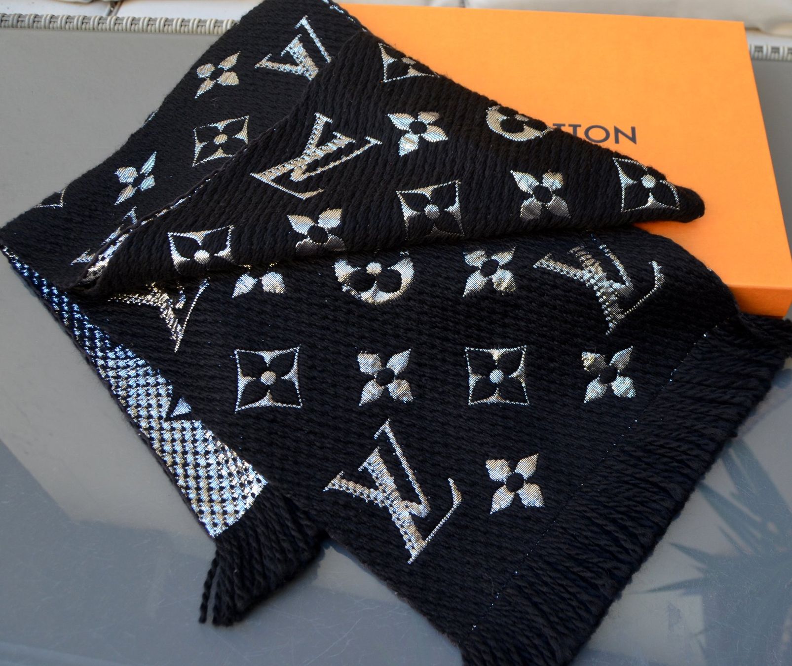 Louis Vuitton Foulards & écharpes: Louis Vuitton Schal / écharpe – D'occasion à Collonges par Auganien 1