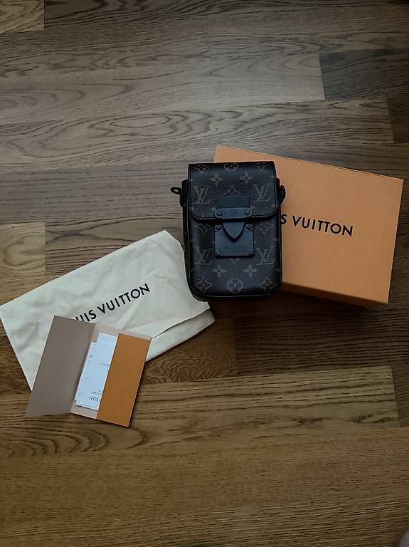 Louis Vuitton Borse: Louis Vuitton S-Lock Shoulder Bag – Usato da Remigen venduto da noa_z5fb