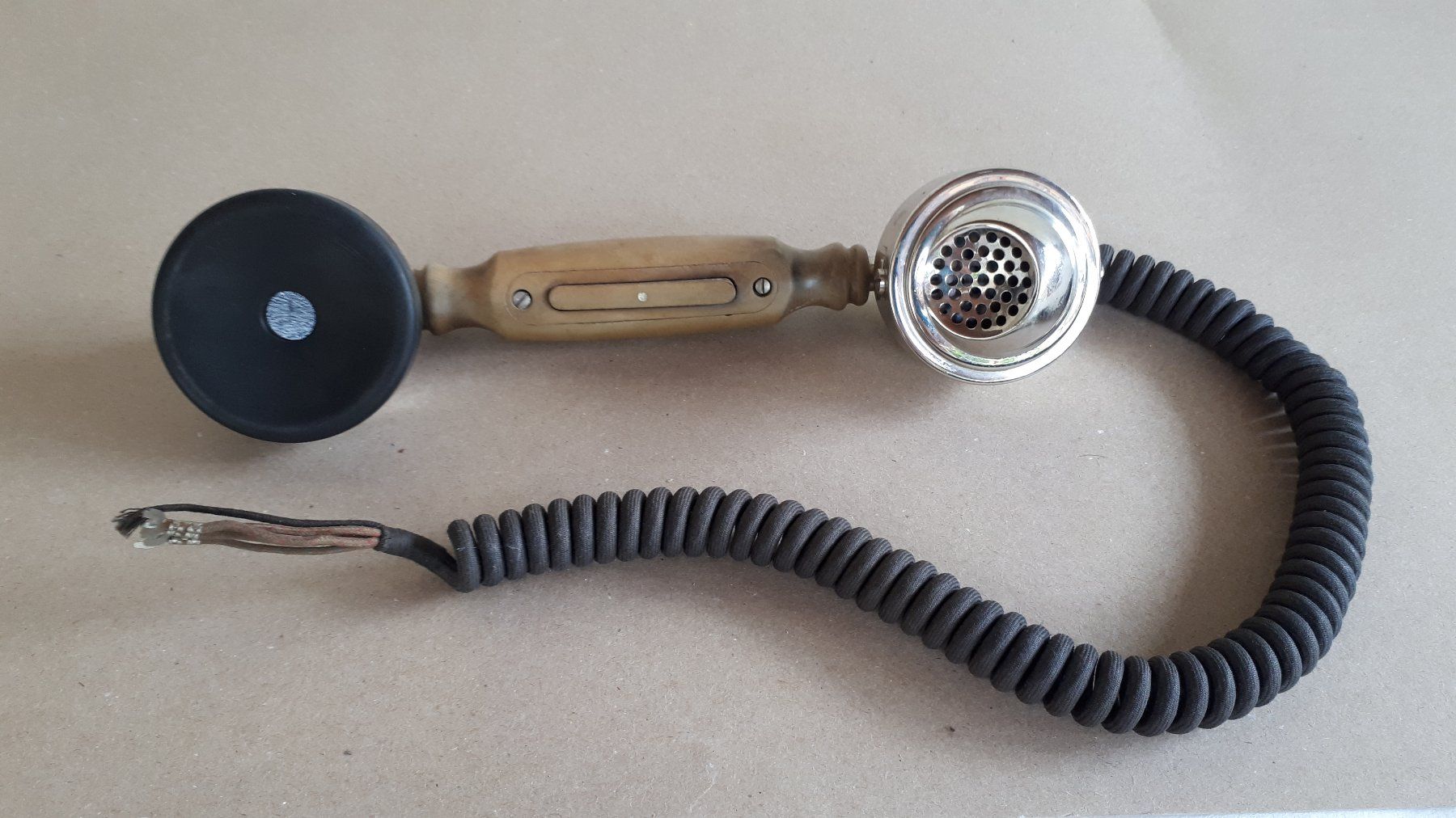 Telefoni: Antiker Telefonhörer Metall Spiralkabel – Usato da Madiswil venduto da 20gls