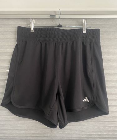 Short sport et loisirs Adidas noir 