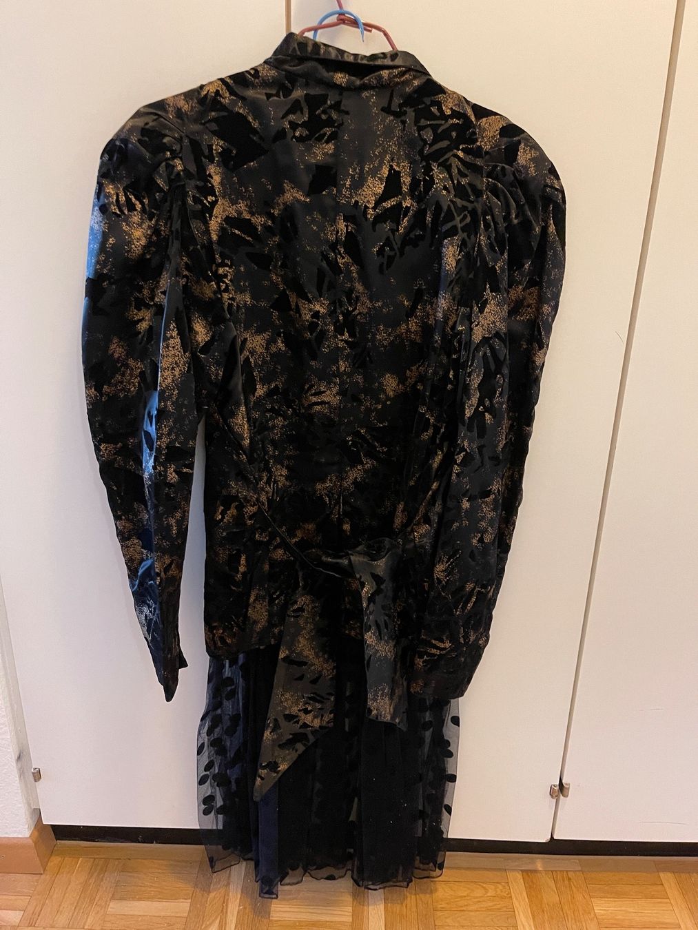 Kleider: Gold and Black Evening Gown Ensemble – Gebraucht aus Epalinges von Lily2006 1