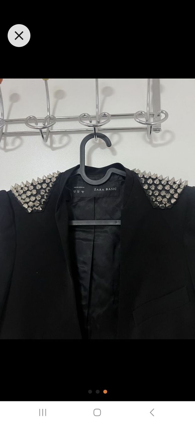 Zara Jacken: Blazer Zara noir à clous XS – Gebraucht aus Lausanne von Cognitia