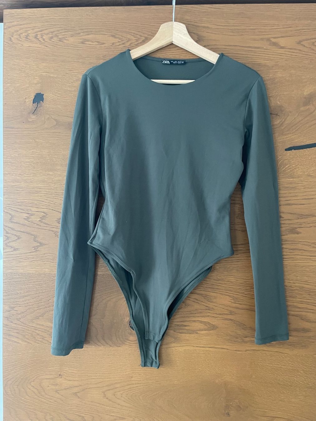 Zara Top: Body Zara verde scuro L – Usato da murten venduto da Ester09