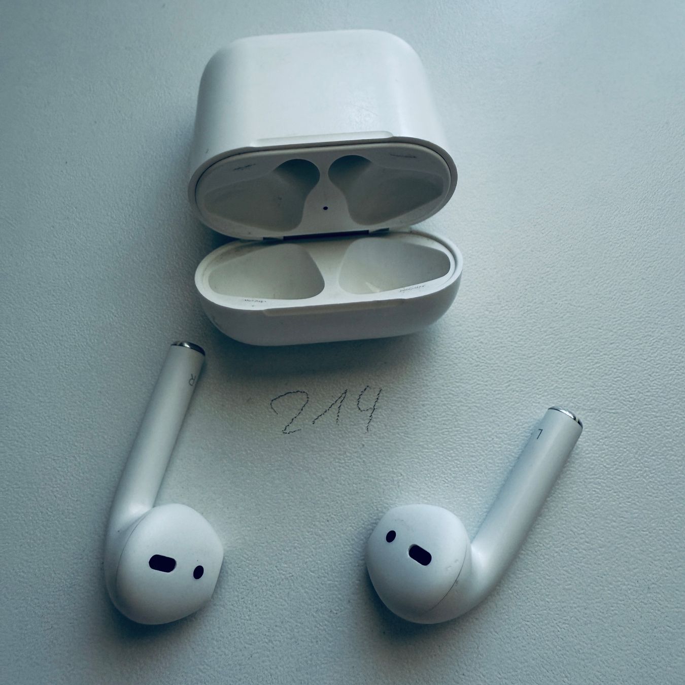 Apple Cuffie: Original Apple AirPods 2 Gen. Wireless Kopfhörer & Case – Usato da Basel venduto da MY.AIRPODS.SHOP 3
