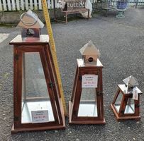 Drei neue und ungebrauchte Laternen aus Holz