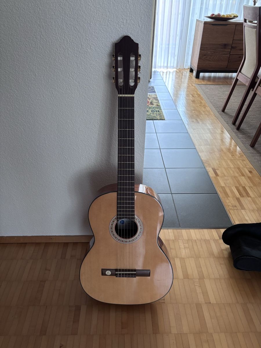 Musikinstrumente: Akustische Konzerte Gitarre  – Neu und originalverpackt aus Adlikon b.Regensdf von lov_f2n7