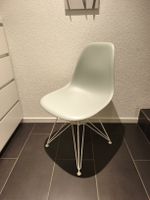 Eames Plastic Side Chair DSR