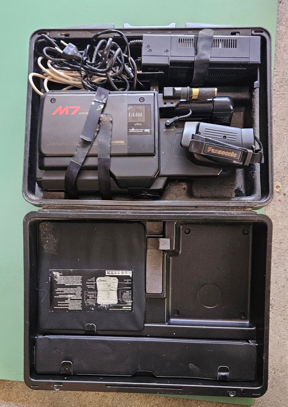 Panasonic Videocamere: Panasonic M7 VHS Video Camera Vintage – Difettoso da Bern venduto da Airwin 5