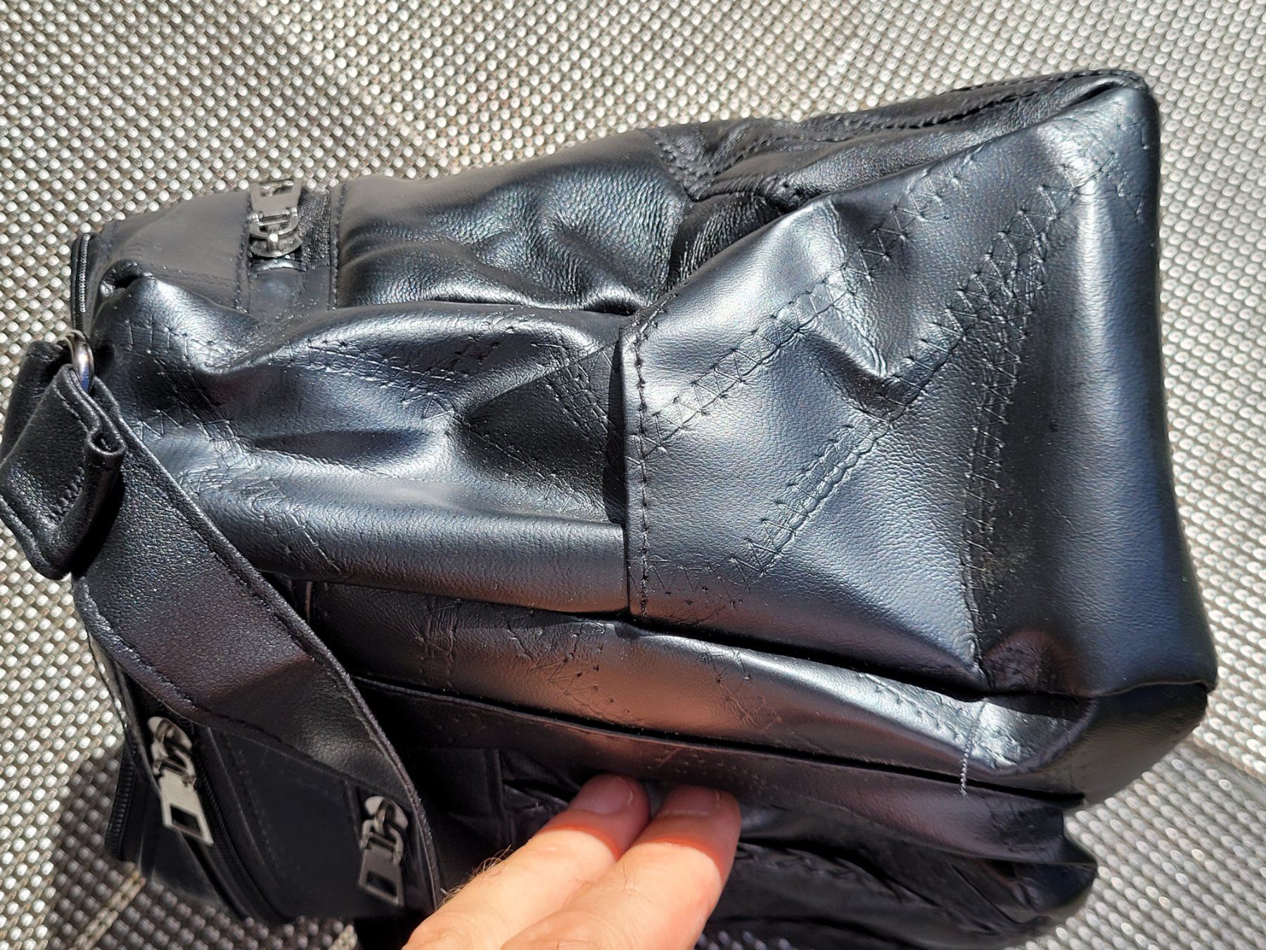 Taschen für Damen: Damen-Handtasche Leder NEU/OVP – Neu und originalverpackt aus Oetwil am See von swisspeak 7