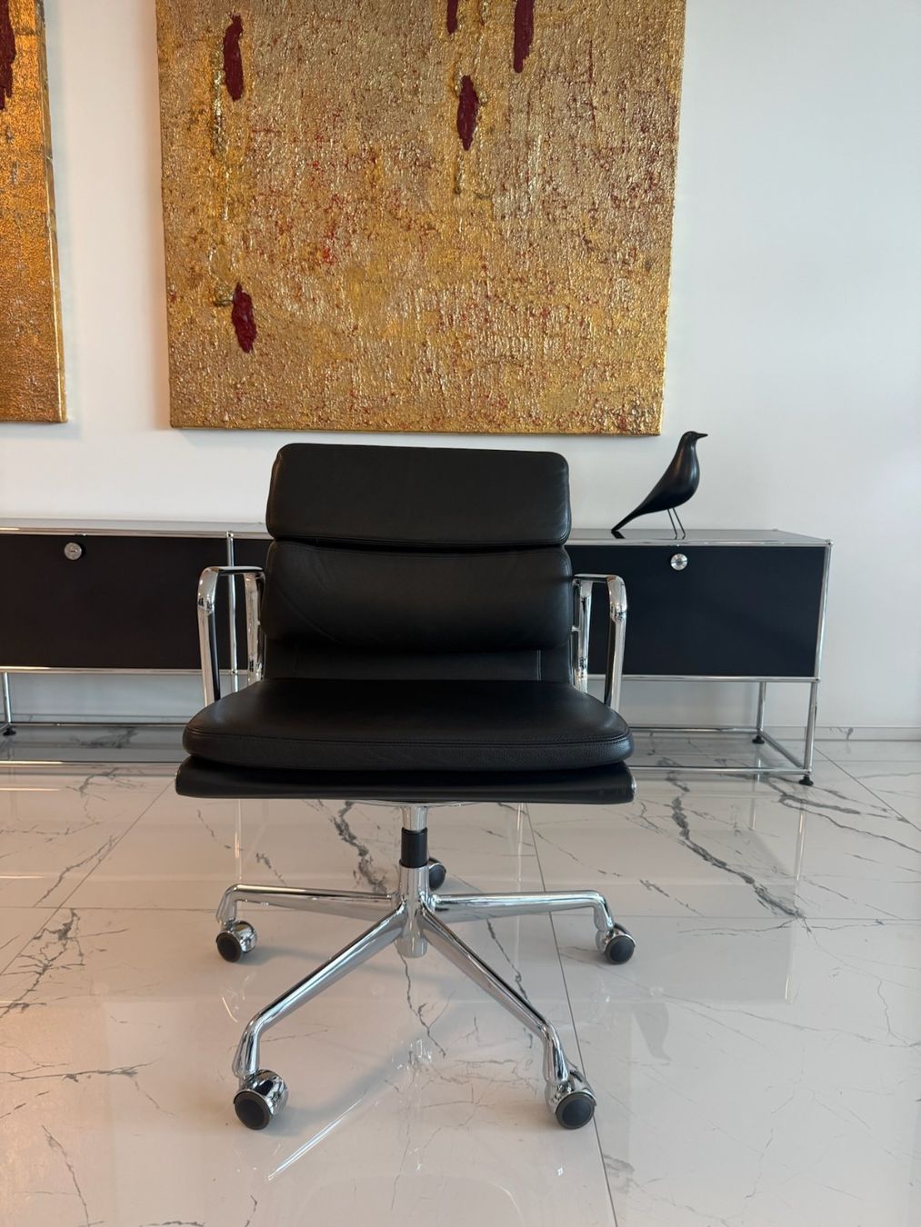 Vitra Sedie: Vitra EA 207 mit Rollen Leder Schwarz – Usato da Oberrieden venduto da Chelios7
