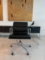 Vitra EA 207 mit Rollen Leder Schwarz