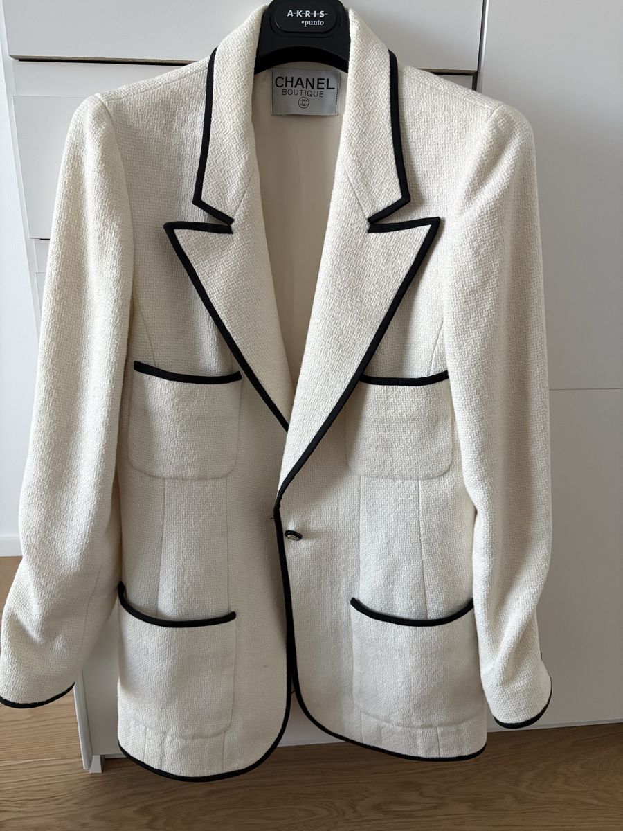 Chanel Giacche: Chanel jacket  – Usato da St. Gallen venduto da ott_f827