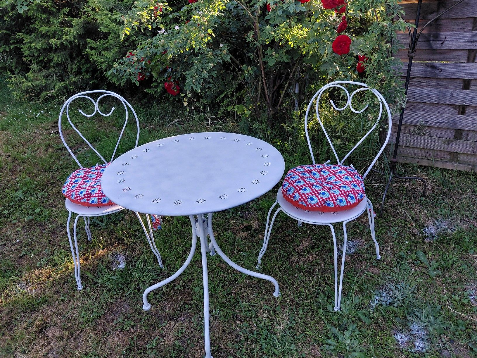 Tischset: Gartenmöbel – Gebraucht aus zuchwil von parson65 1