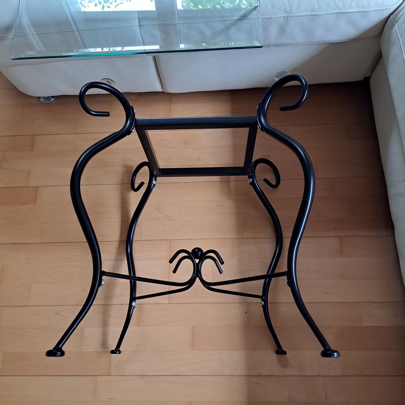 Tische: Tisch mit Metallfüsse und Glasplatte – Gebraucht aus Riedern von E-street1949 3