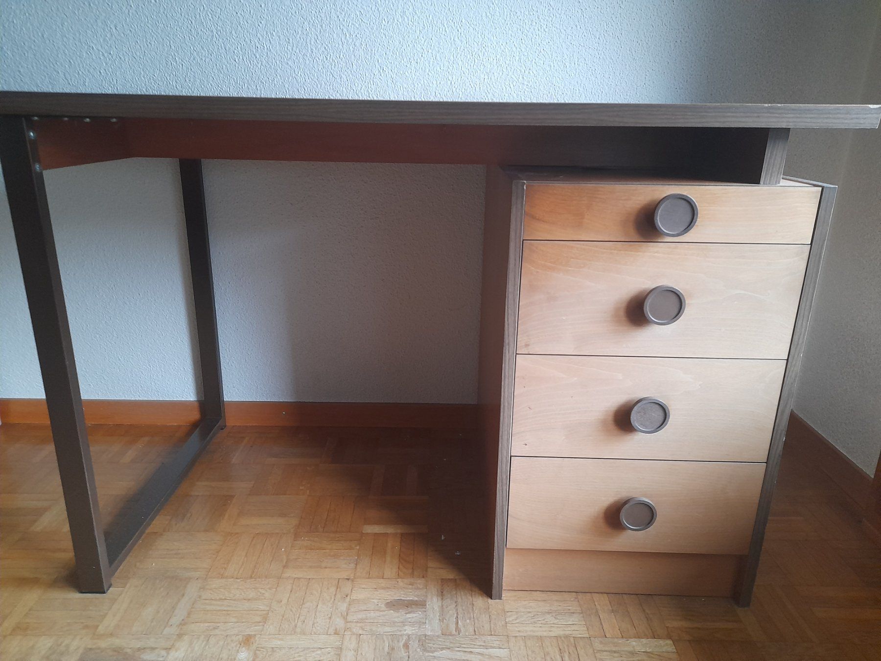 Schreibtische: Schreibtisch – Gebraucht aus Sarnen von cla_v6q2 1
