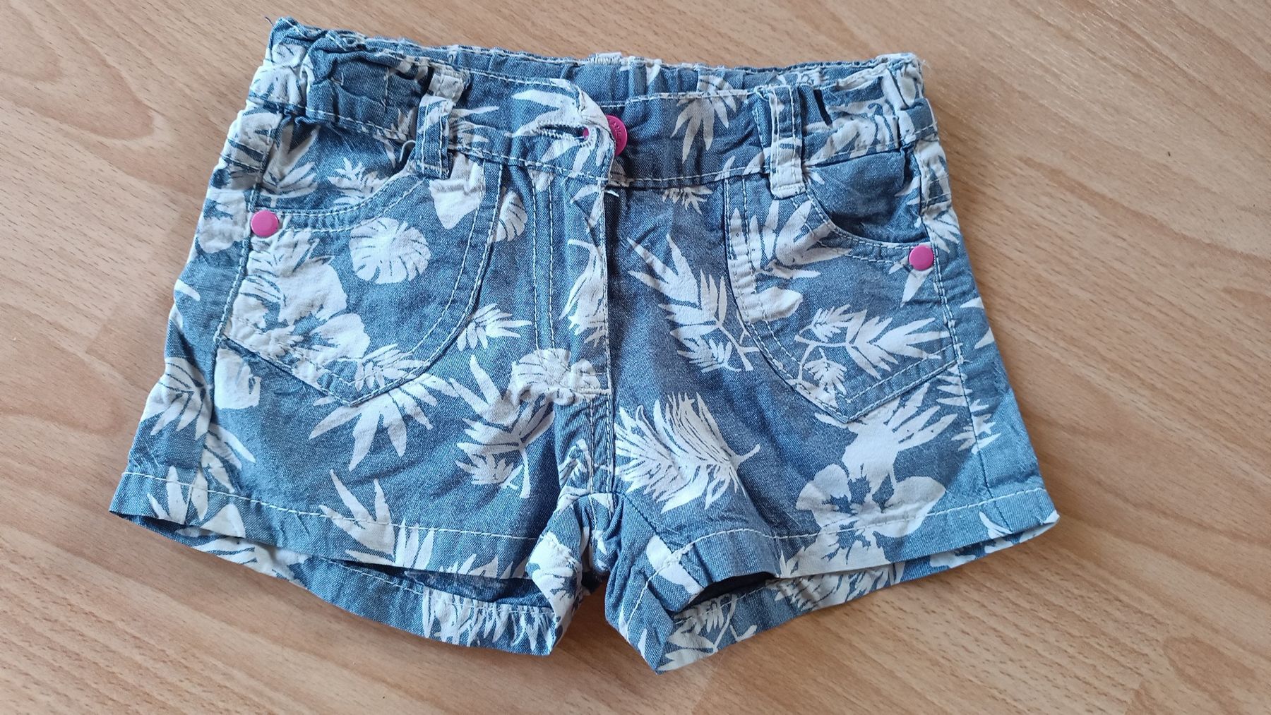 Pantaloni: Kurze Hosen/ Gr 98 – Usato da Flims Dorf venduto da ali_8n8q
