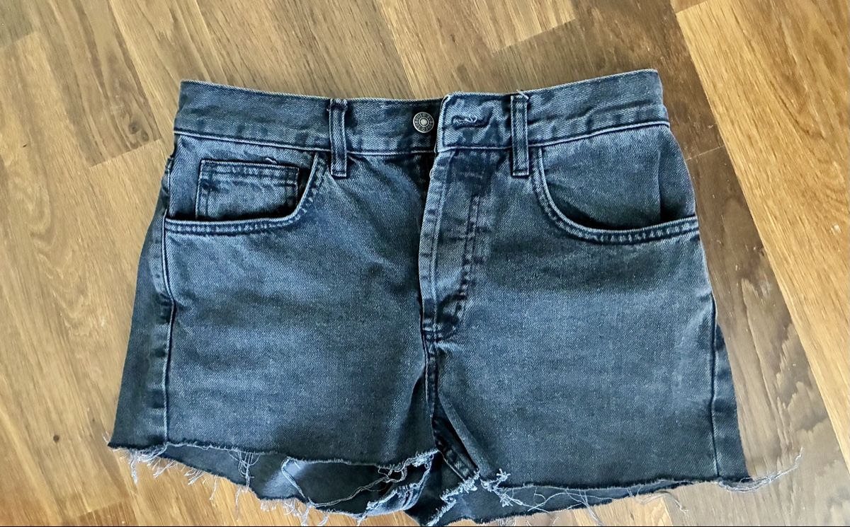 Hosen: Shorts Subdued – Neu (gemäss Beschreibung) aus Unterengstringen von vivienneberger